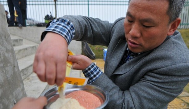 地笼捕鱼用什么饵料最好-地笼是怎么捕鱼的